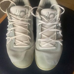 Nike KD Trey 5 V
White Pure Platinum